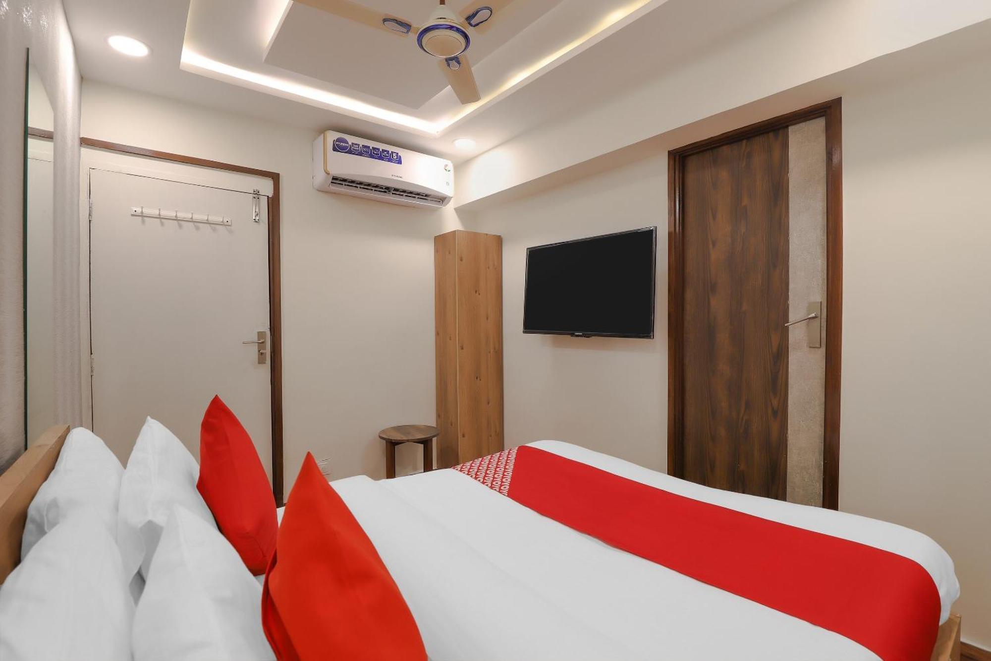 Oyo Hotel Shree Niwas 阿穆达巴 外观 照片